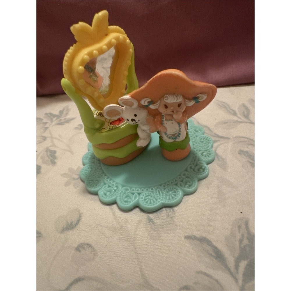 vintage Kenner "Apricot and Hopsalot Play at the Vanity" Strawberry Shortcake